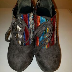 Liliana wedge heels tribal size 8